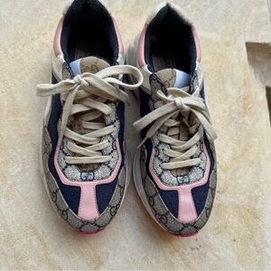 Gucci Women's Sneakers in Pink and Navy